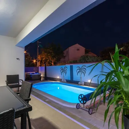 Apartman In With Sea View, Balcony, Air Conditioning, W-lan 3553-3 Supetar